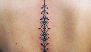 125 Brilliant Spine Tattoo Ideas to Die For