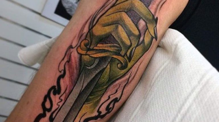 91 Most Attractive Knife (or Dagger) Tattoos You can Try