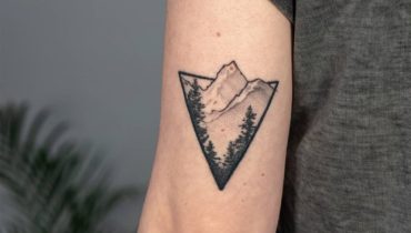 95 Creative Triangle Tattoo Ideas to Express Yourself